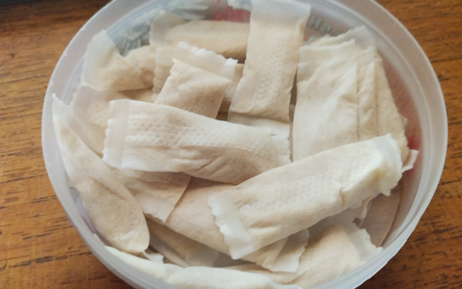 Nicotine pouches in a container used as an editorial image for Oregon SB 1571 nicotine product coverage