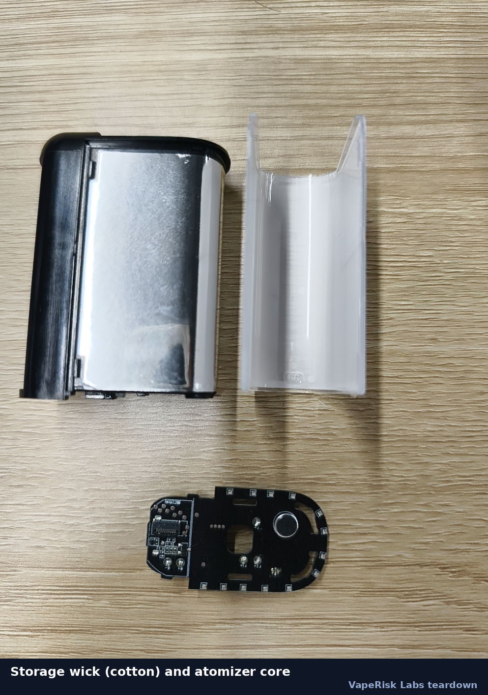 Vozol Rave 40000 storage wick and atomizer core during teardown
