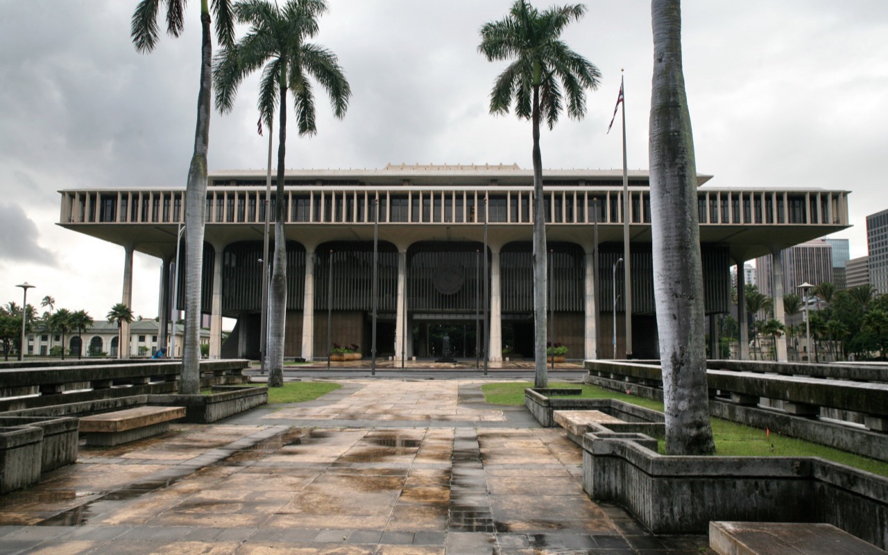 Hawaii State Capitol exterior used for coverage of Hawaii vape law, FDA authorization directory, and 2027 disposable vape ban