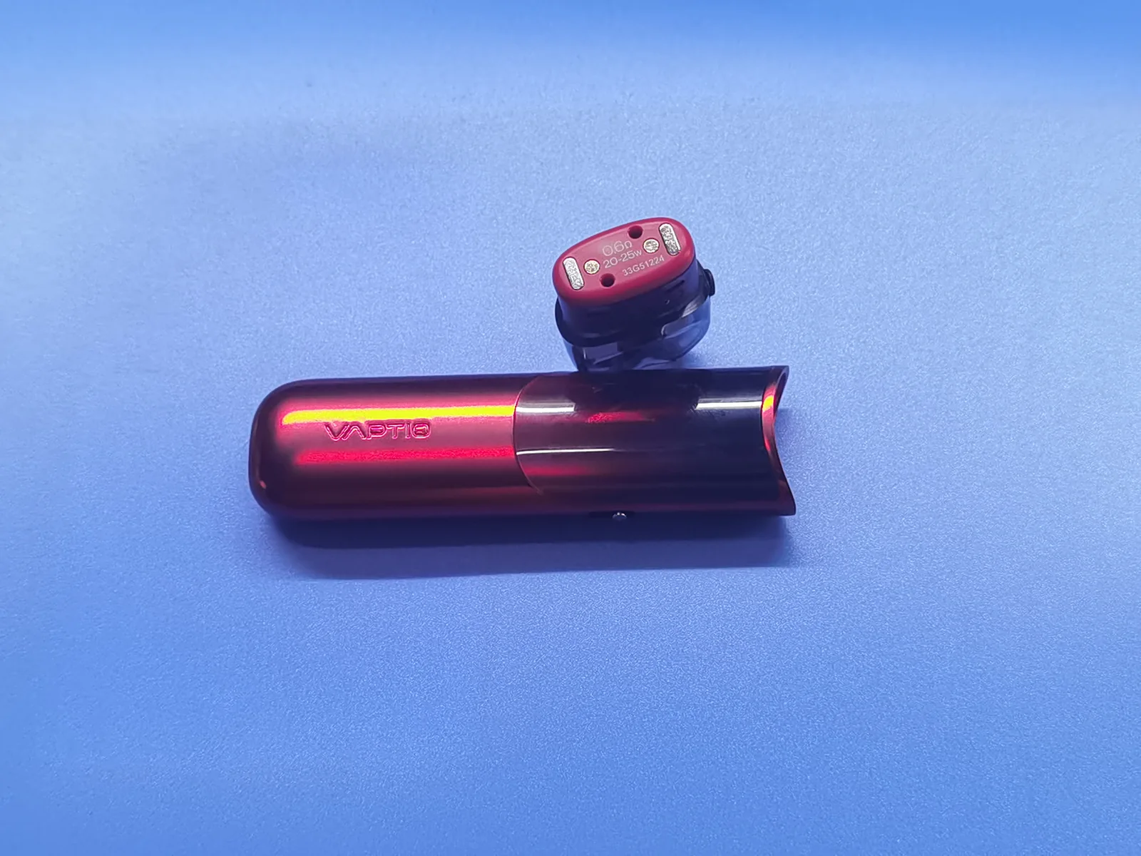 Editor hands-on photo of the VAPTIO TELA body and Nolik-T pod separated for inspection