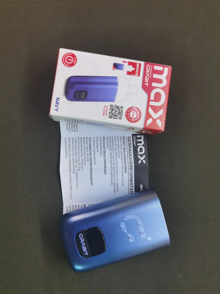 Editor photo of the GRABIT MAX device, packaging and instruction leaflet